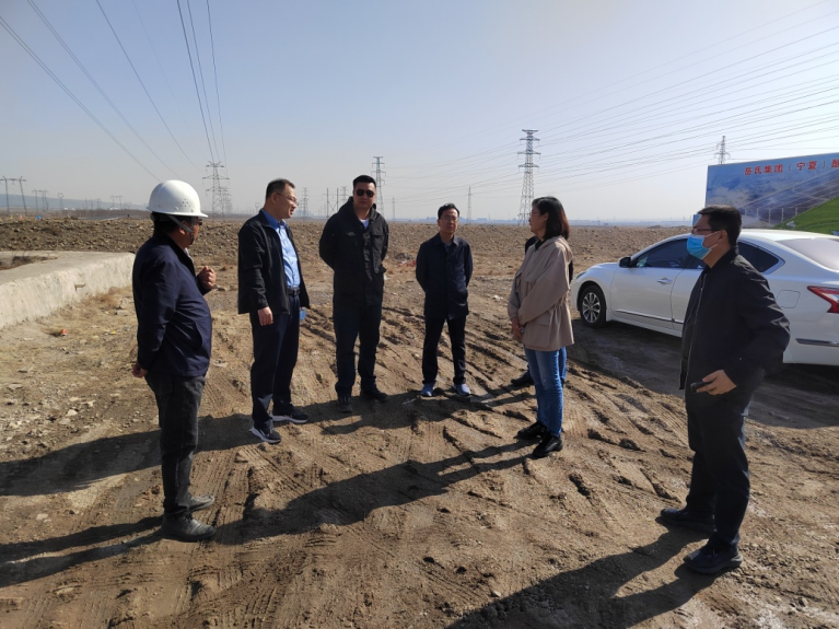 石嘴山市科技局黨組書(shū)記、局長(zhǎng)周福禎，惠農(nóng)區(qū)委常委、組織部部長(zhǎng)杜春紅到興康恒潤(rùn)調(diào)研